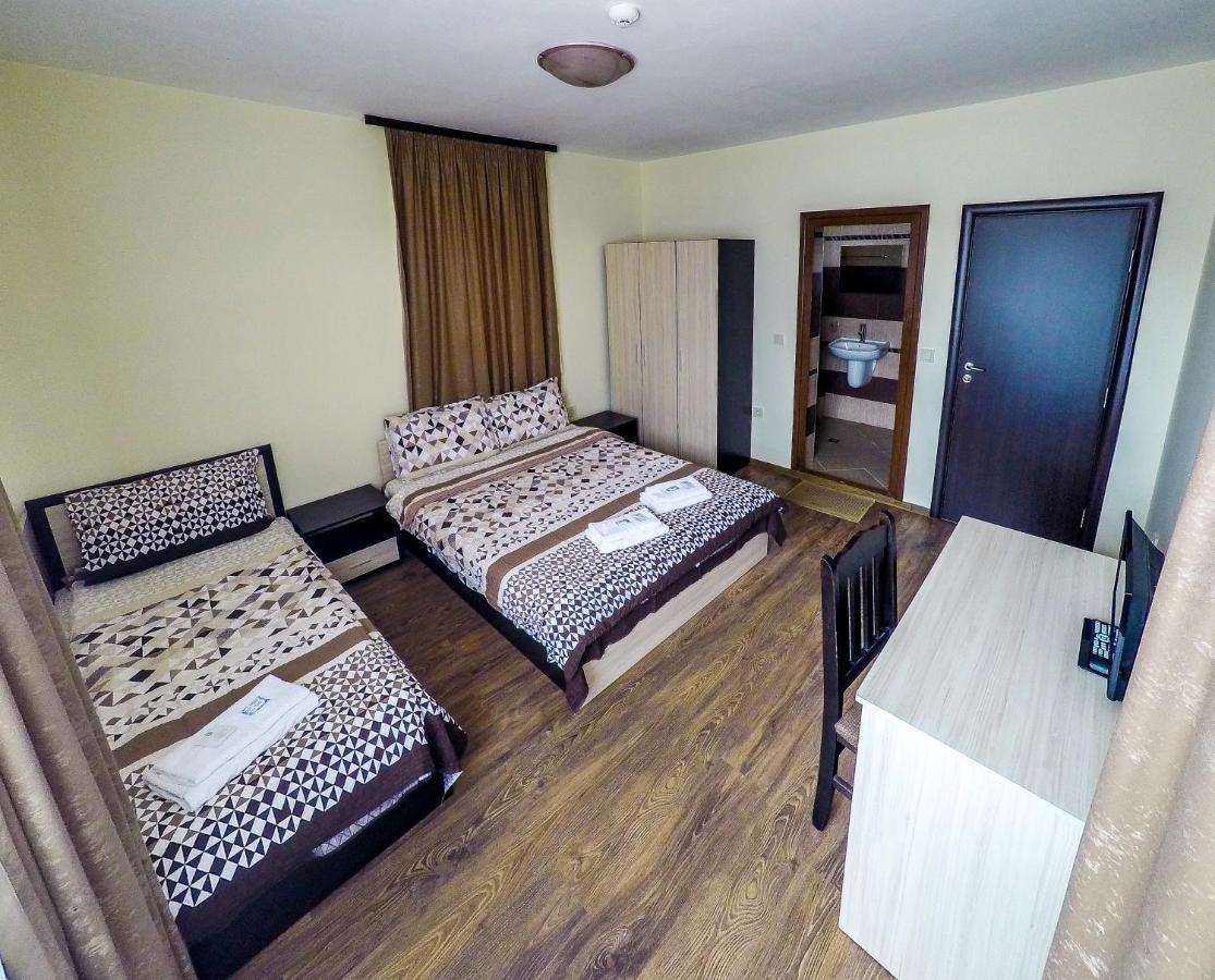 Divna Guest House Dospat Esterno foto