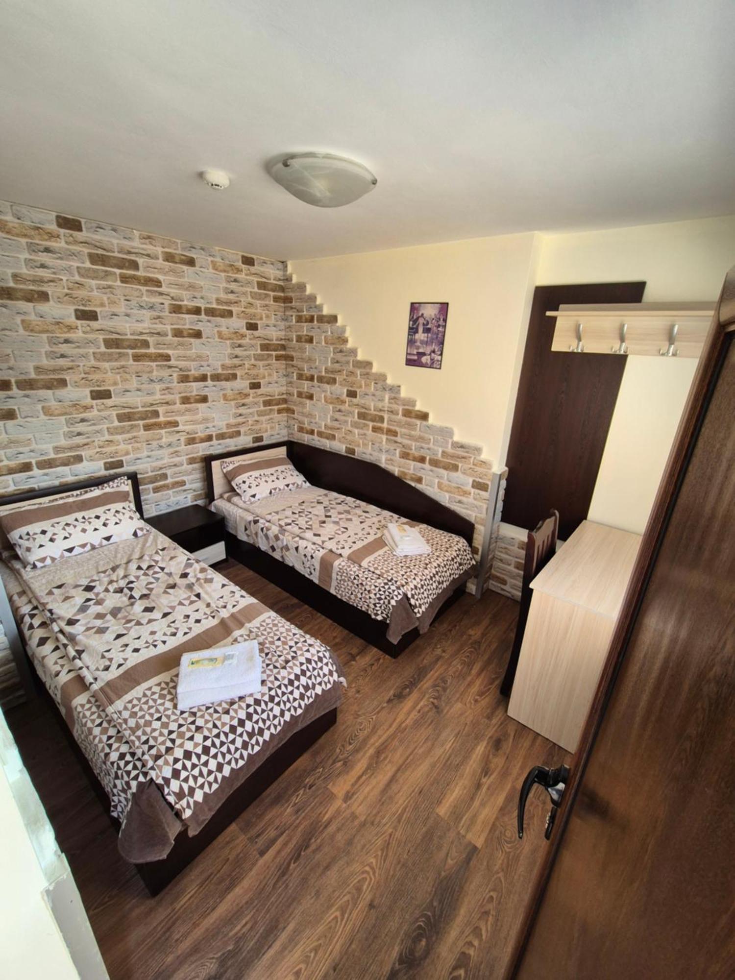 Divna Guest House Dospat Esterno foto