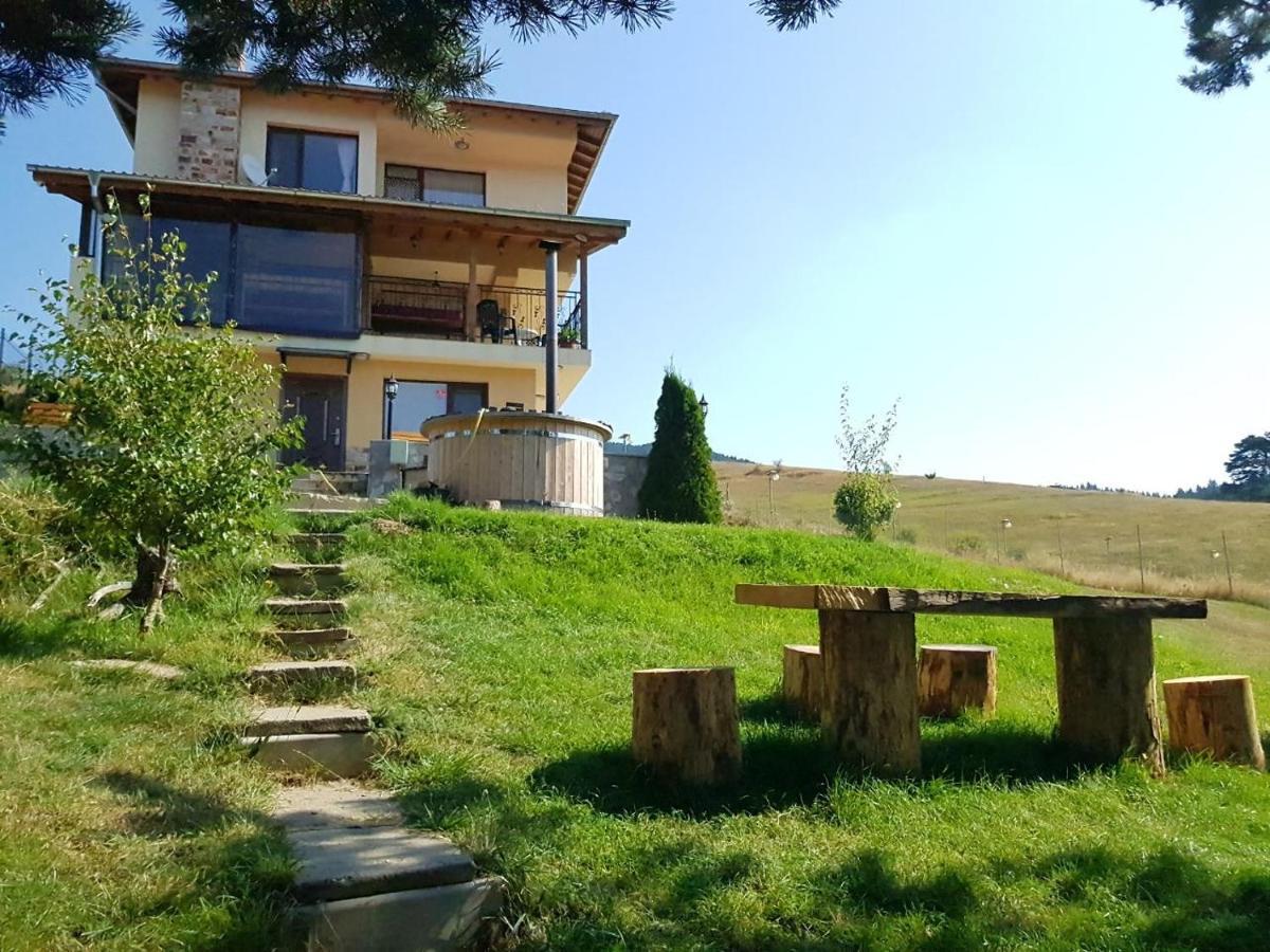Divna Guest House Dospat Esterno foto